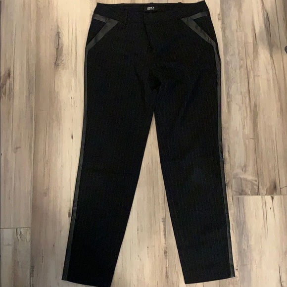 ONLY Cropped Trousers - Picture 1 of 6